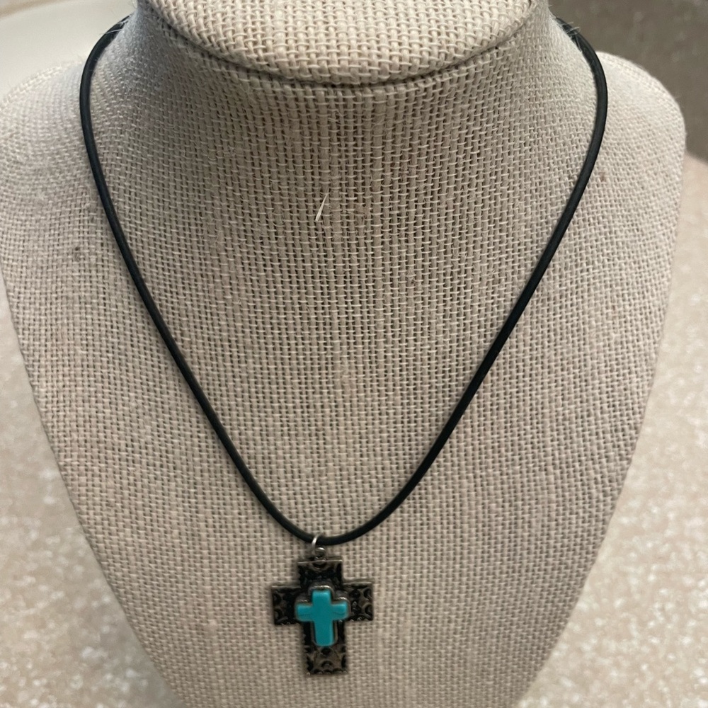Beautiful necklace.  Rubber choker for comfort.  Easy clasp on back.